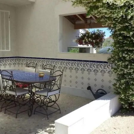 Agence Jf Immo - Climatisee Avec Piscine Privee Proche Vias Menage Inclus Wifi V0840