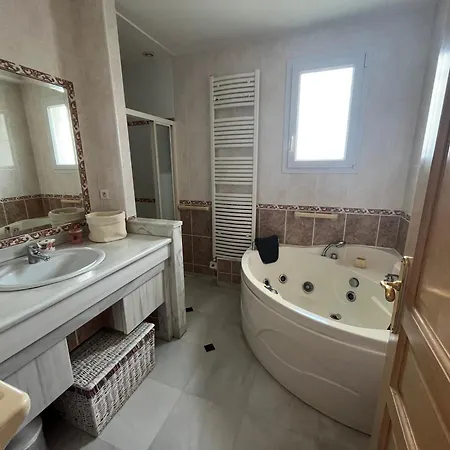 V0840 - Climatisée Avec Piscine Privée Proche Des Plages Ménage Inclus Wifi Villa